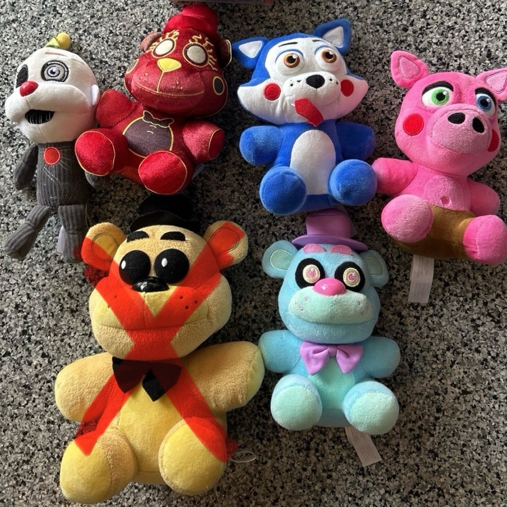 🖤 Bundle of Five (5) Five Nights at Freddy’s Plushies